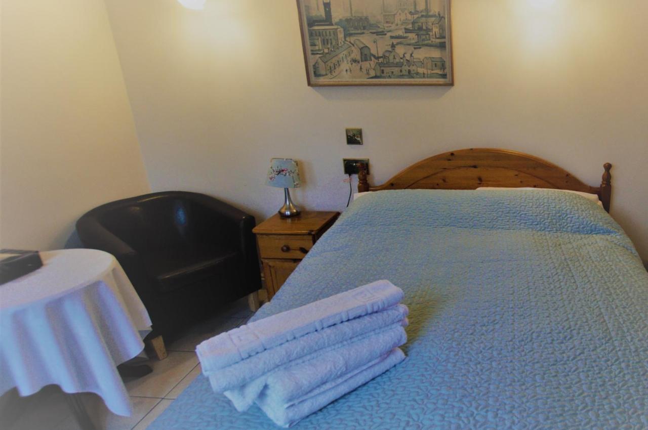 Dove House Bed & Breakfast Bishop's Cleeve Dış mekan fotoğraf